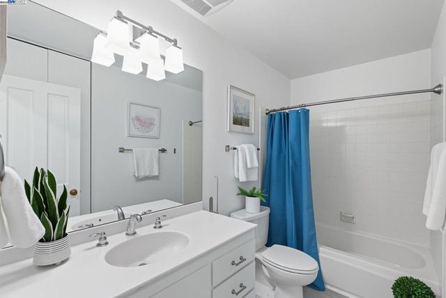 156 Lombard St 28, San Francisco, CA 94111