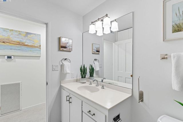 156 Lombard St 28, San Francisco, CA 94111