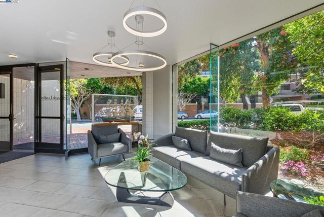 156 Lombard St 28, San Francisco, CA 94111