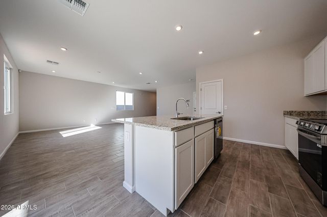 2681 E BOULDER Avenue, Apache Junction, AZ 85119