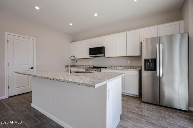 2681 E BOULDER Avenue, Apache Junction, AZ 85119