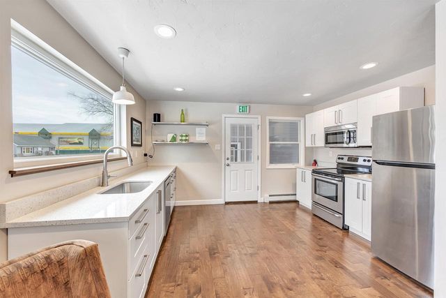 893 STADIUM DRIVE, Green Bay, WI 54304