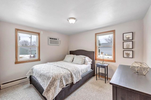 893 STADIUM DRIVE, Green Bay, WI 54304