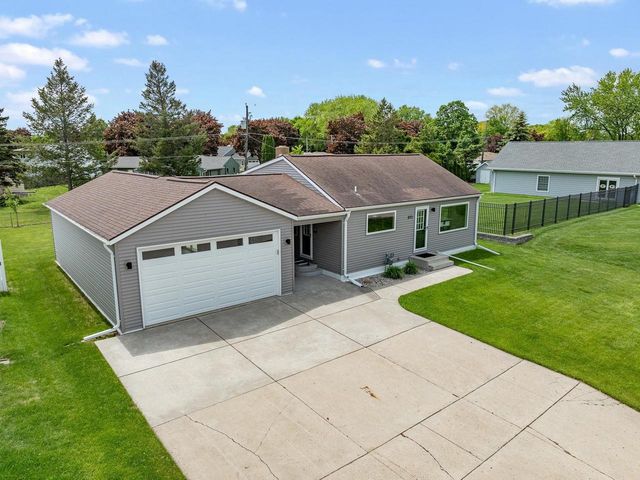 893 STADIUM DRIVE, Green Bay, WI 54304