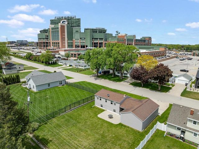893 STADIUM DRIVE, Green Bay, WI 54304