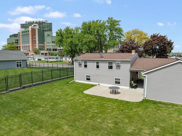 893 STADIUM DRIVE, Green Bay, WI 54304