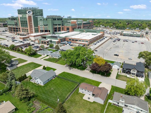 893 STADIUM DRIVE, Green Bay, WI 54304