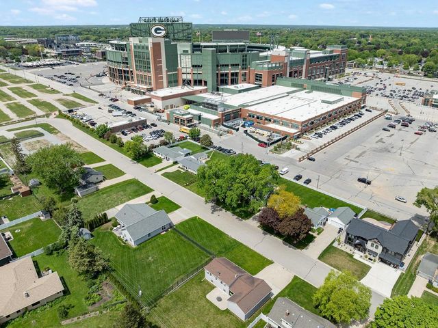 893 STADIUM DRIVE, Green Bay, WI 54304