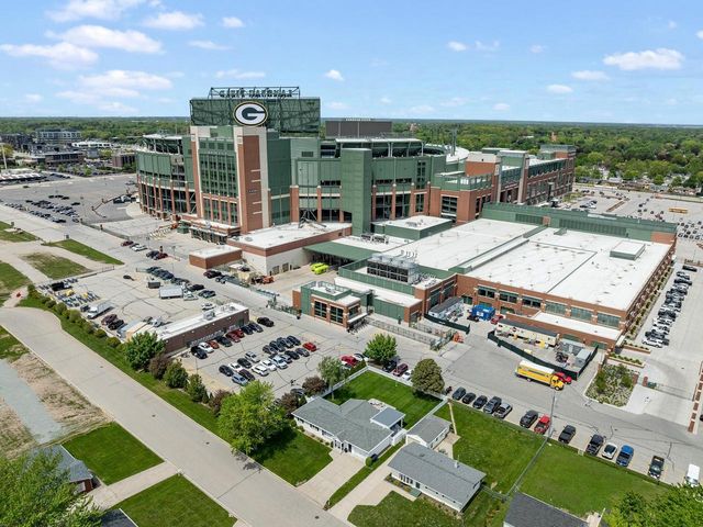 893 STADIUM DRIVE, Green Bay, WI 54304