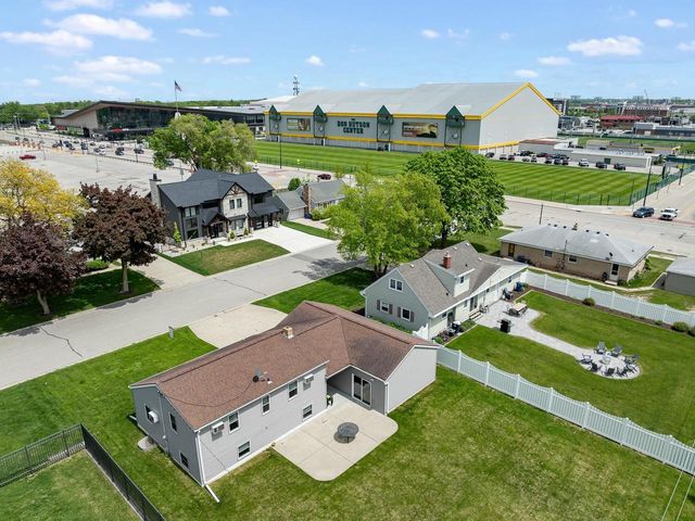 893 STADIUM DRIVE, Green Bay, WI 54304