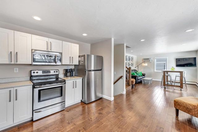 893 STADIUM DRIVE, Green Bay, WI 54304