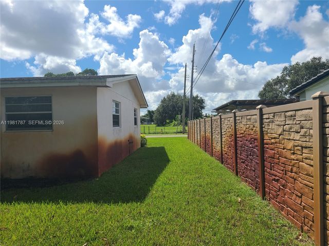 2271 NW 188th Ter, Miami Gardens, FL 33056