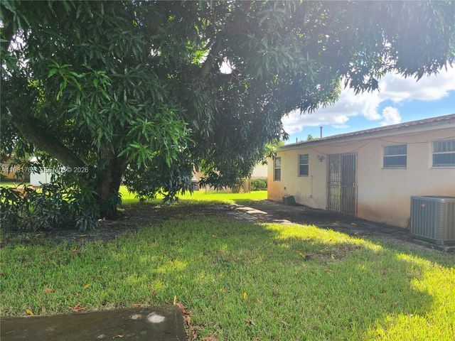 2271 NW 188th Ter, Miami Gardens, FL 33056