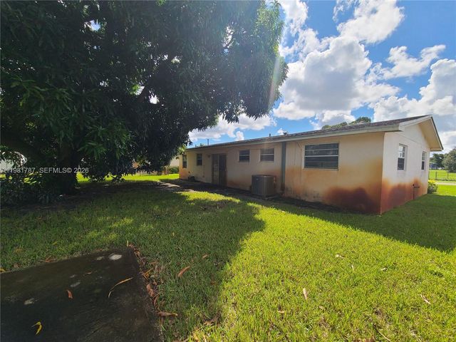 2271 NW 188th Ter, Miami Gardens, FL 33056