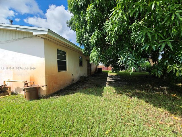 2271 NW 188th Ter, Miami Gardens, FL 33056