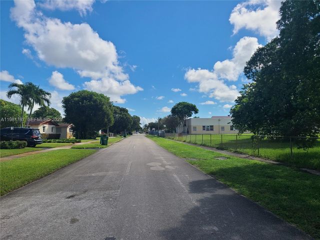 2271 NW 188th Ter, Miami Gardens, FL 33056