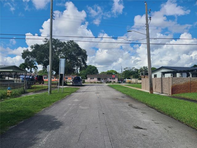 2271 NW 188th Ter, Miami Gardens, FL 33056