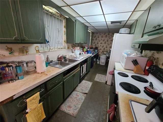 2271 NW 188th Ter, Miami Gardens, FL 33056