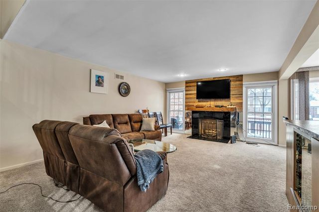 49285 Ashley Court, Shelby Twp, MI 48315