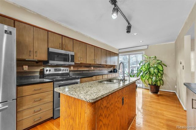 49285 Ashley Court, Shelby Twp, MI 48315