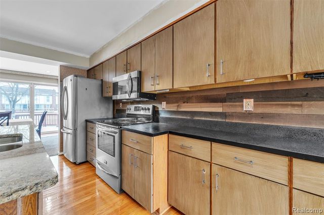 49285 Ashley Court, Shelby Twp, MI 48315