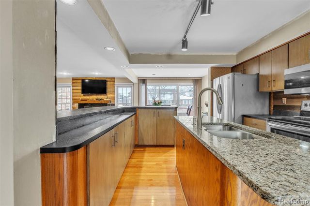 49285 Ashley Court, Shelby Twp, MI 48315