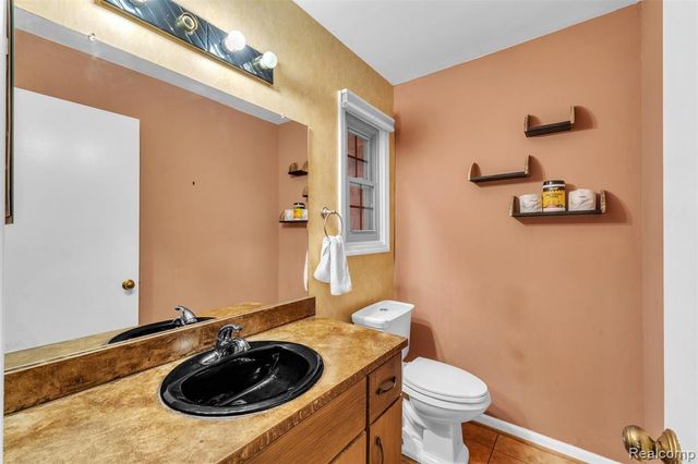 49285 Ashley Court, Shelby Twp, MI 48315