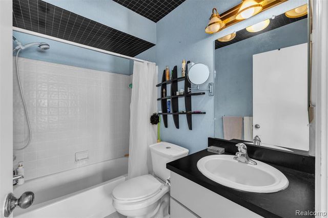 49285 Ashley Court, Shelby Twp, MI 48315