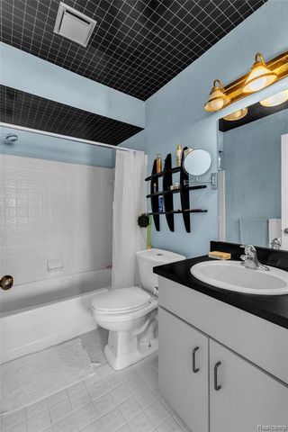 49285 Ashley Court, Shelby Twp, MI 48315