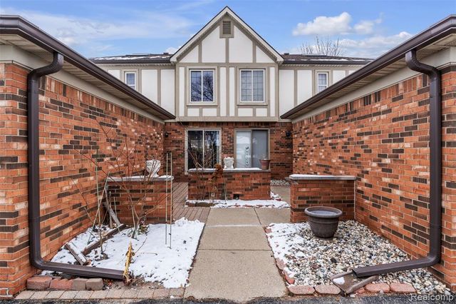 49285 Ashley Court, Shelby Twp, MI 48315