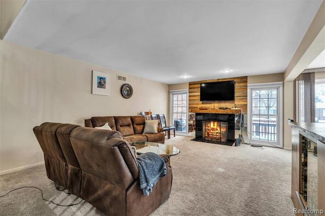 49285 Ashley Court, Shelby Twp, MI 48315