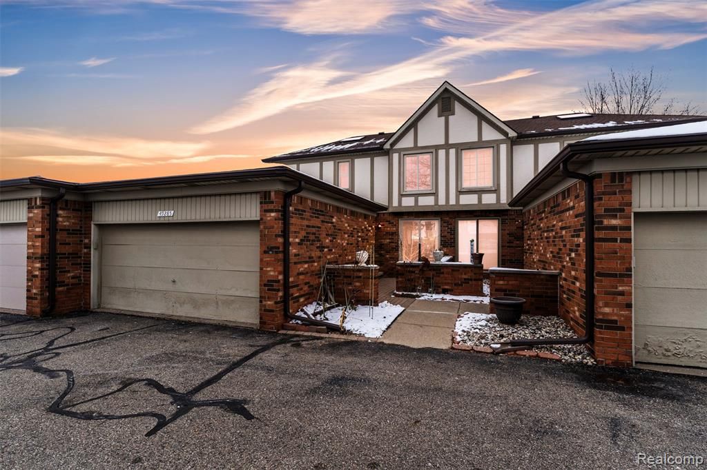 49285 Ashley Court, Shelby Twp, MI 48315