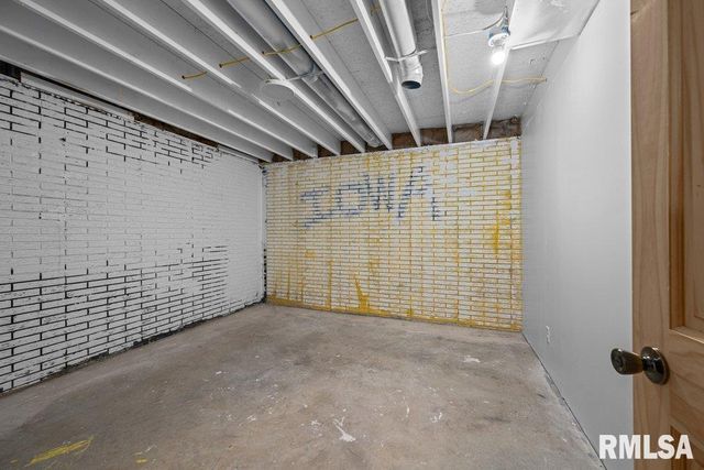 2146 250TH Street, Grand Mound, IA 52751