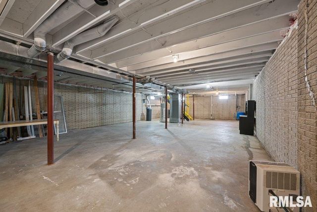 2146 250TH Street, Grand Mound, IA 52751