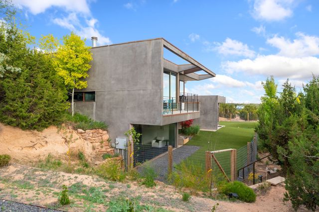 5025 Agua Fria Park, Santa Fe, NM 87507
