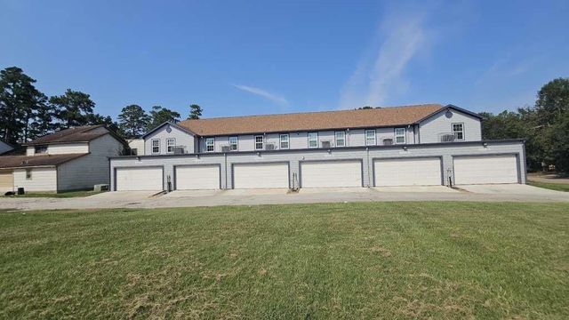 5802 Twisted Pine Court D, Houston, TX 77039