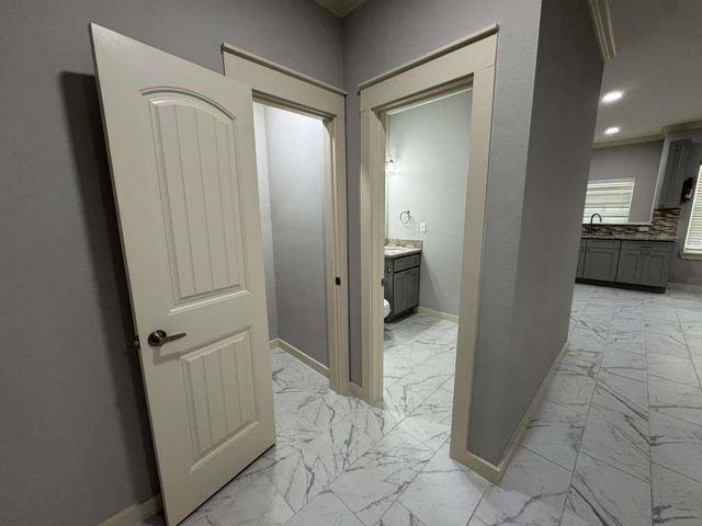 5802 Twisted Pine Court D, Houston, TX 77039