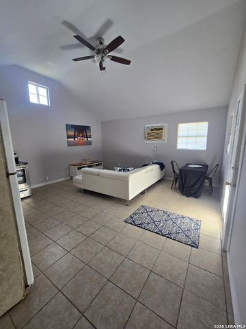 208 COUNTY ROAD 6847, Lytle, TX 78052