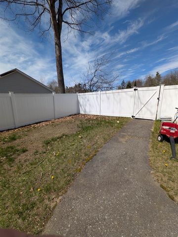 109 Spruce Drive, Farmington, NH 03835