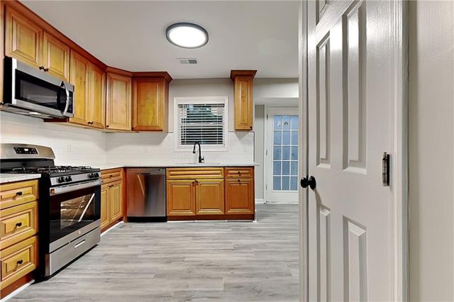 2513 Mistletoe Lane, Snellville, GA 30039