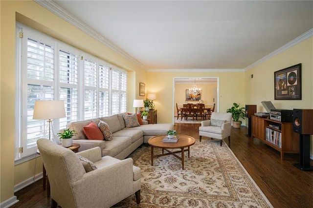 1900 W 70th Street, Mission Hills, KS 66208