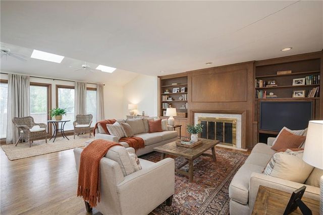 1900 W 70th Street, Mission Hills, KS 66208