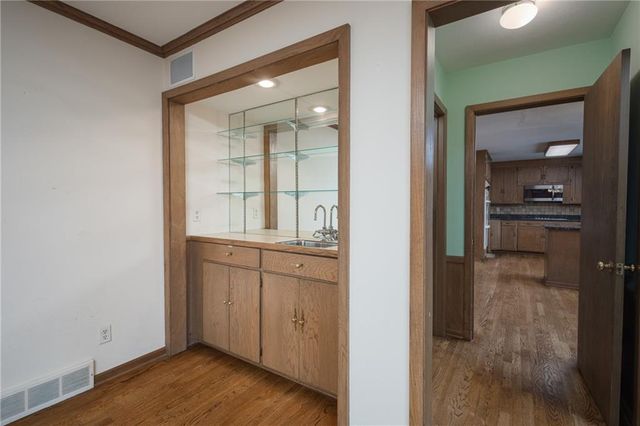 1900 W 70th Street, Mission Hills, KS 66208