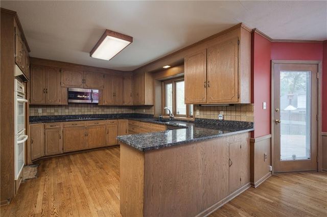 1900 W 70th Street, Mission Hills, KS 66208