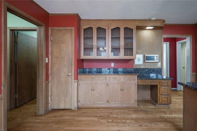 1900 W 70th Street, Mission Hills, KS 66208