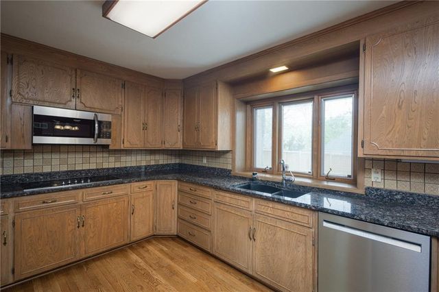 1900 W 70th Street, Mission Hills, KS 66208