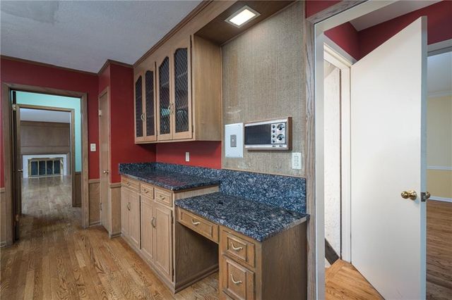 1900 W 70th Street, Mission Hills, KS 66208