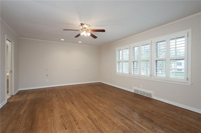 1900 W 70th Street, Mission Hills, KS 66208
