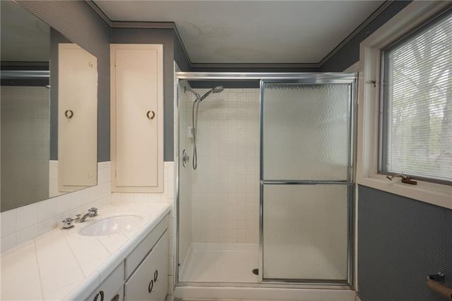 1900 W 70th Street, Mission Hills, KS 66208
