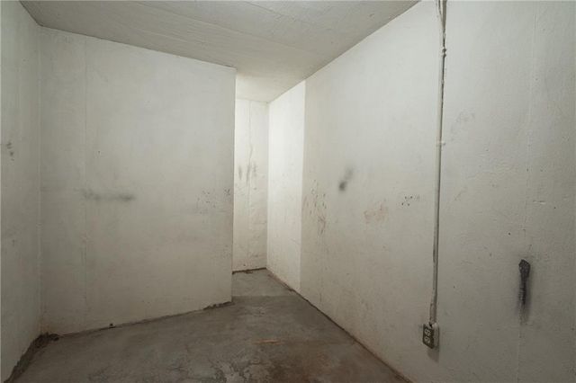 1900 W 70th Street, Mission Hills, KS 66208